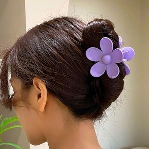 🪴 3for $12 🪴  Flower 🌸 Hair Clip